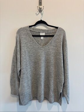 H&M Light Gray V-Neck Women's Sweater